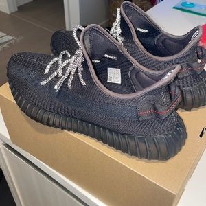 Men’s Yeezy Boost 350 v2 - Black (Non-Reflective)